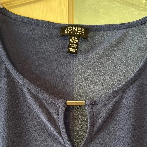 Jones New York Women's Blue Top - Picture 2 of 4